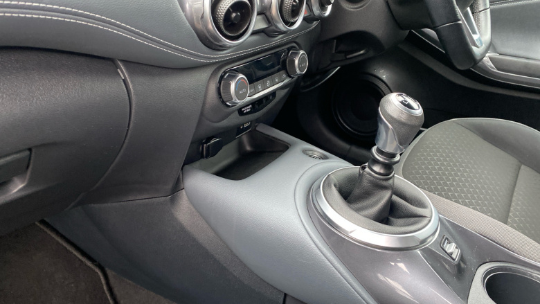 Nissan Juke 1.0 DiG-T 114 N-Connecta 5dr Petrol Hatchback